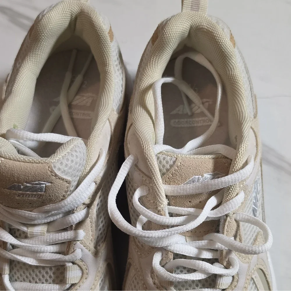 Avia Beige/White Leather Low‎ Top Lace Up Women's Athletic Sneakers Odor Ctrl